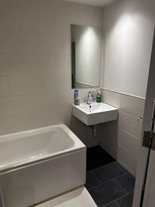 Amazing 2Bed2Bath Edgeware Daire Londra Dış mekan fotoğraf